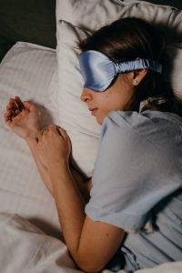 göz bandıyla uyumanın faydaları